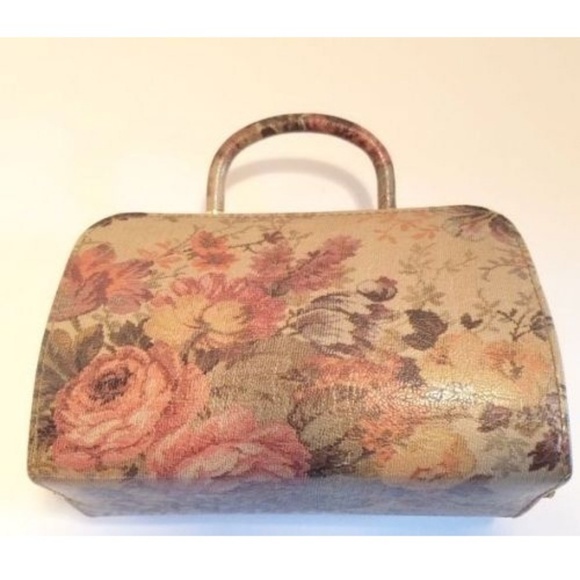 Cia. Tango Creations, Inc. Handbags - Cia Tiago Creations Inc Hard Backed Small Purse Cia. Tango Creations, Inc. Handbags - Cia Tiago Creations Inc Hard Backed Small Purse